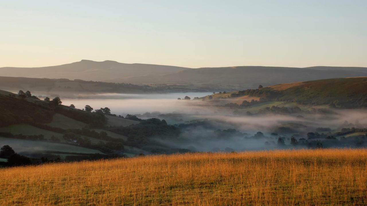 Apartmán Snug Oak Hut With A View On A Welsh Hill Farm Brecon Exteriér fotografie