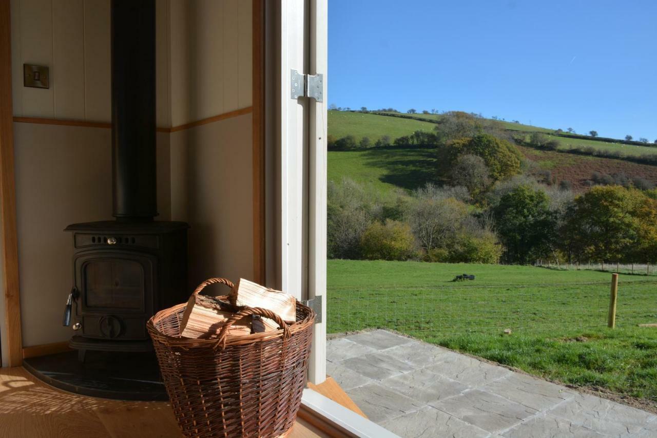 Apartmán Snug Oak Hut With A View On A Welsh Hill Farm Brecon Exteriér fotografie